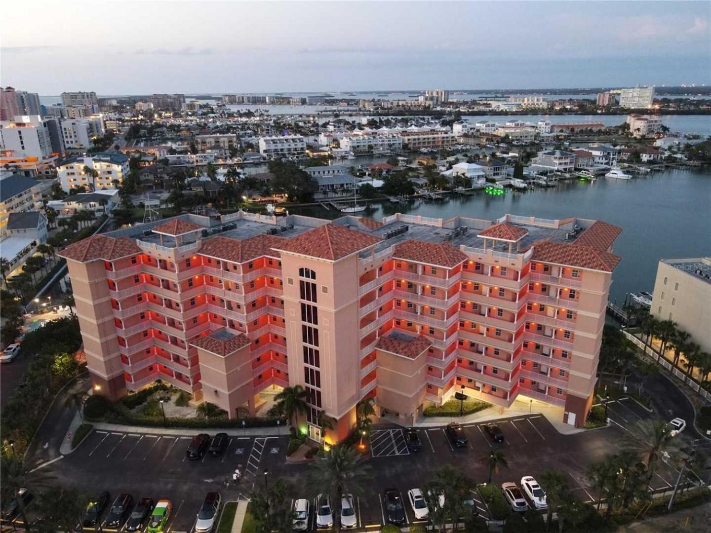 Luxury 5 Star Condominium Water Front 3 Beds 2 Bath Pool Hot-Tub Beach And City Views クリアウォーター・ビーチ エクステリア 写真